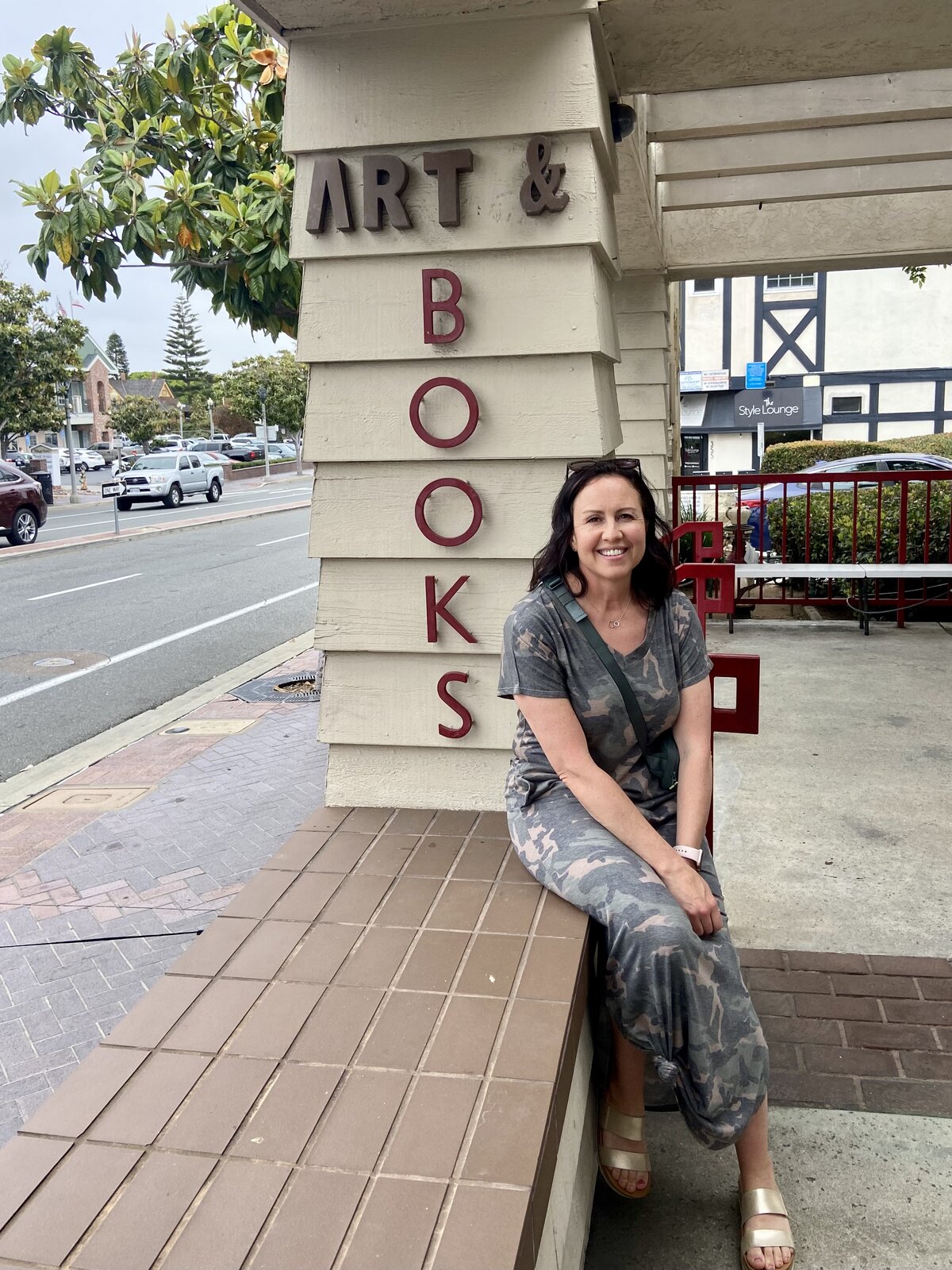 Andi Kate at a bookstore